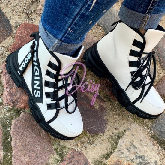Baltas augstās botes Baltas augstās botes