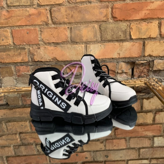 Baltas augstās botes Baltas augstās botes
