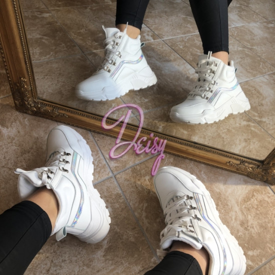 Augstās baltas botes Augstās baltas botes